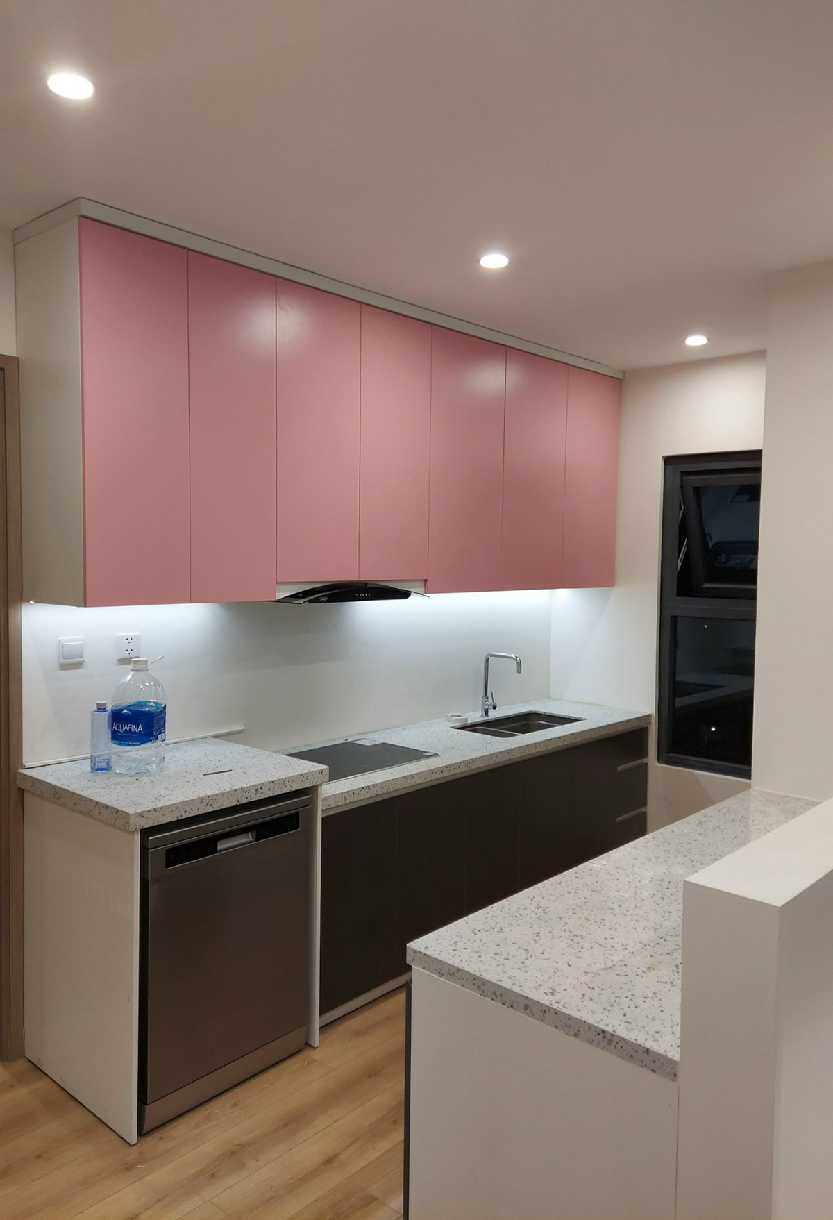 Phòng bếp, phong cách Khối màu Color Block, hoàn thiện nội thất, căn hộ Vinhomes Grand Park Quận 9