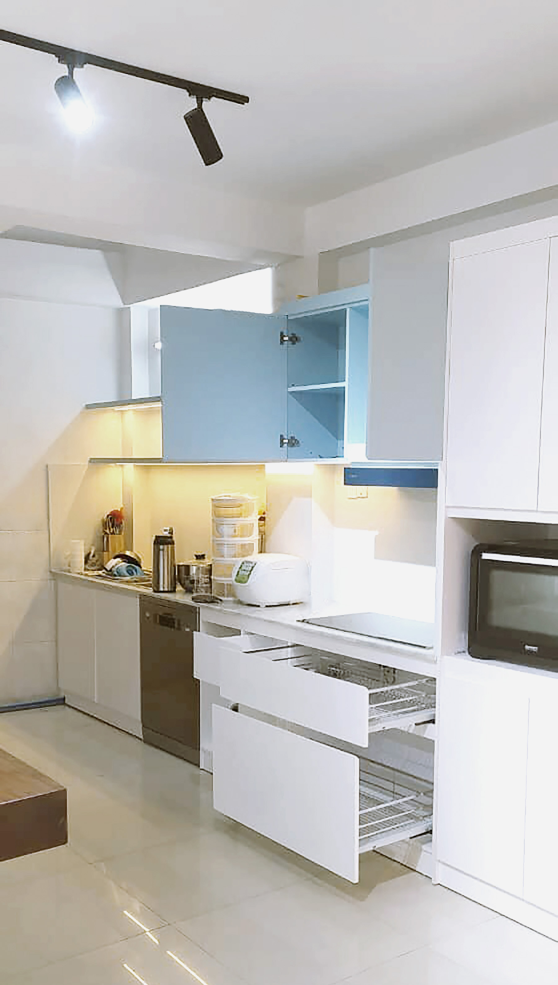 Hoàn thiện nội thất phòng bếp nhà phố 100m2 tại Bình Dương phong cách Hiện đại Modern