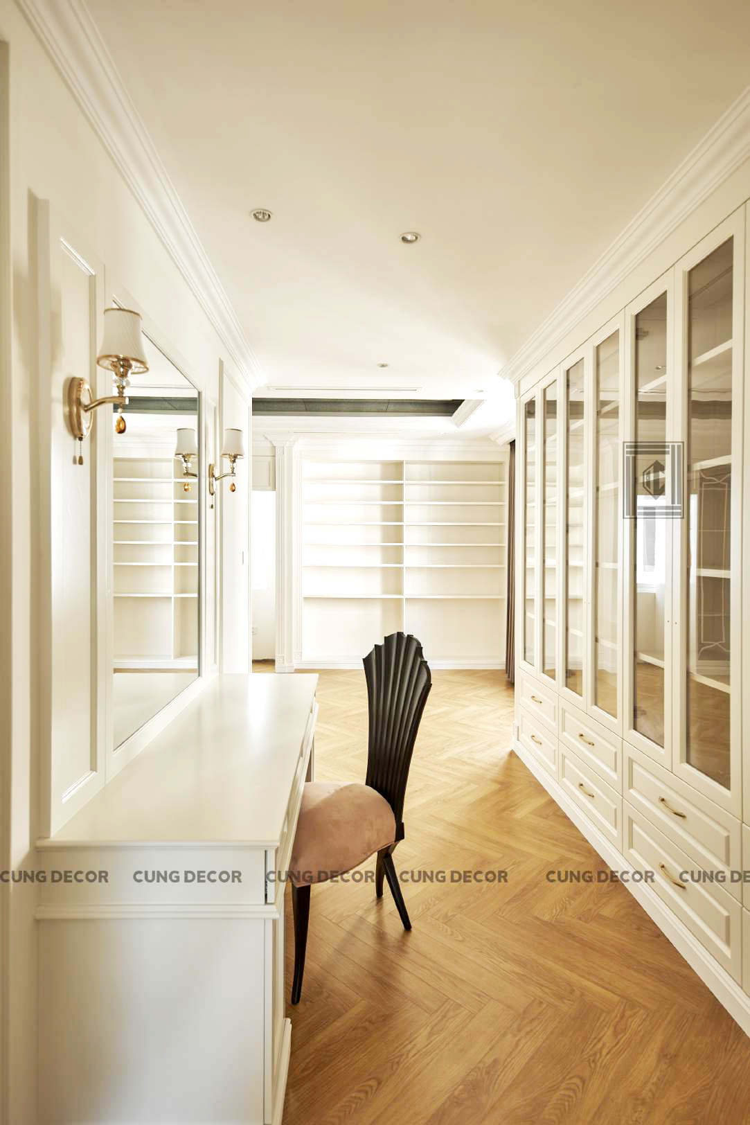 Hoàn thiện nội thất khu vực thay đồ bên trong phòng ngủ master Biệt thự Sol Villas TP Thủ Đức phong cách Tân cổ điển Neo Classic