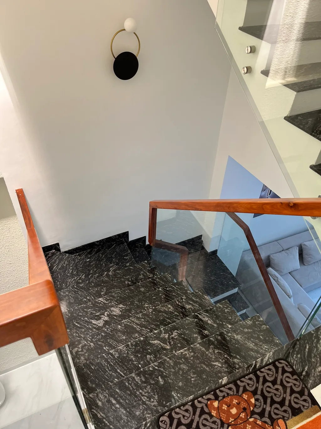 Hoàn thiện nội thất khu vực cầu thang Nhà phố 350m2 Quận 7 phong cách Hiện đại Modern