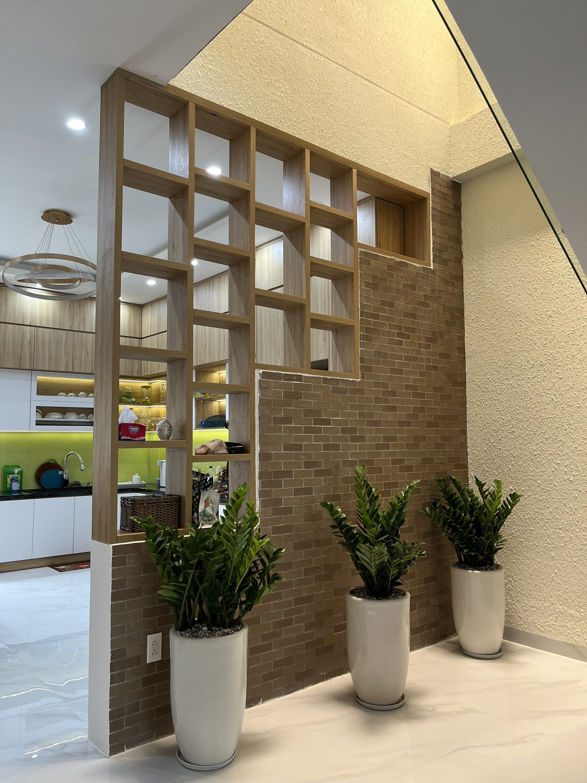 Hoàn thiện nội thất khu vực vách ngăn Nhà phố 350m2 Quận 7 phong cách Hiện đại Modern