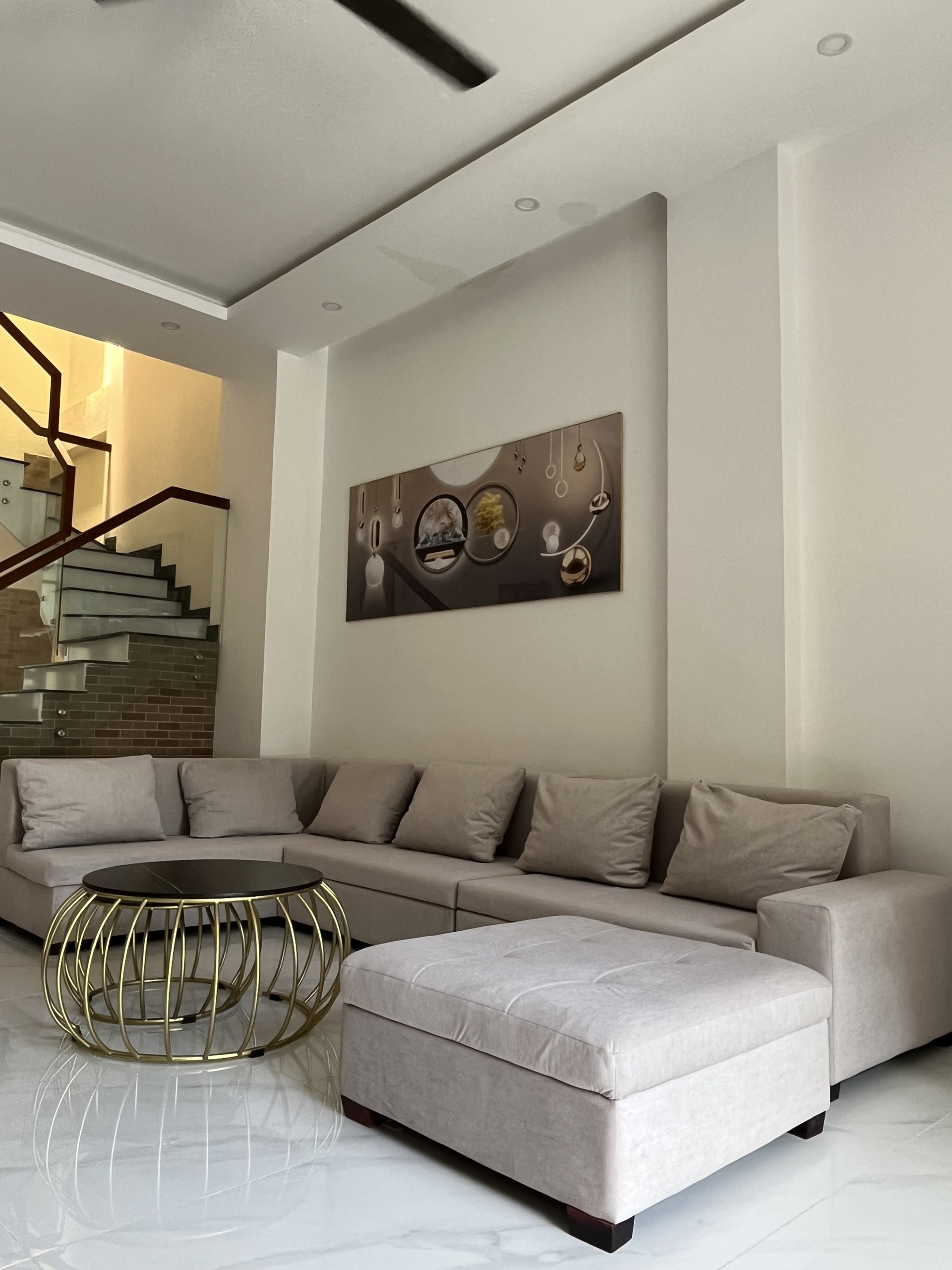 Hoàn thiện nội thất phòng khách Nhà phố 350m2 Quận 7 phong cách Hiện đại Modern