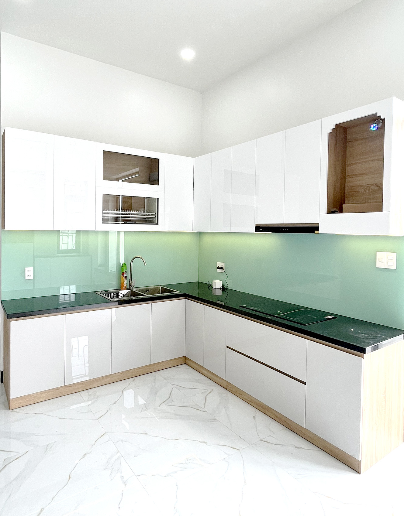 Hoàn thiện nội thất phòng bếp tầng trệt Nhà phố Đồng Nai phong cách Hiện đại Modern