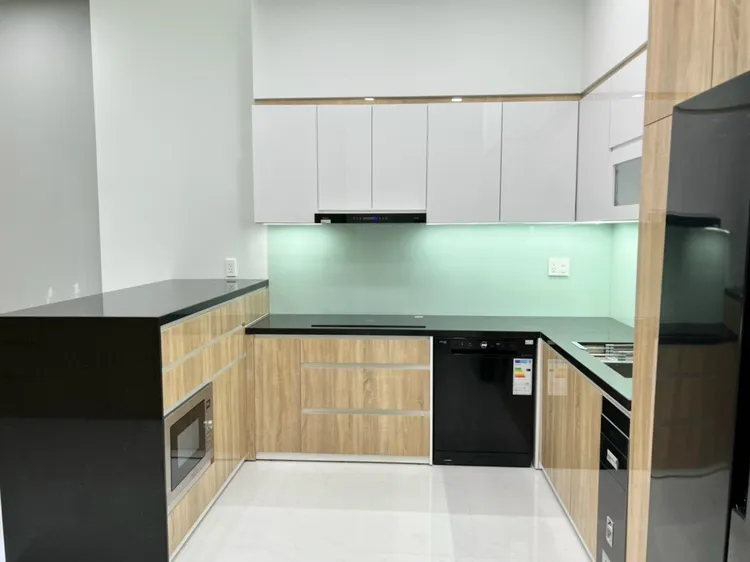 Hoàn thiện nội thất phòng bếp Nhà phố 120m2 tại Bình Dương phong cách Hiện đại Modern