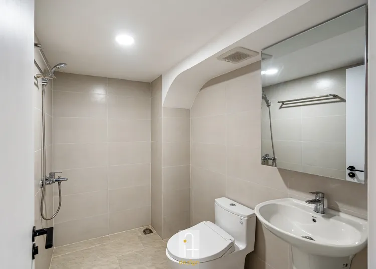 Hoàn thiện nội thất phòng tắm, nhà vệ sinh Căn hộ chung cư Gia Hòa Quận 9 phong cách Hiện đại Modern