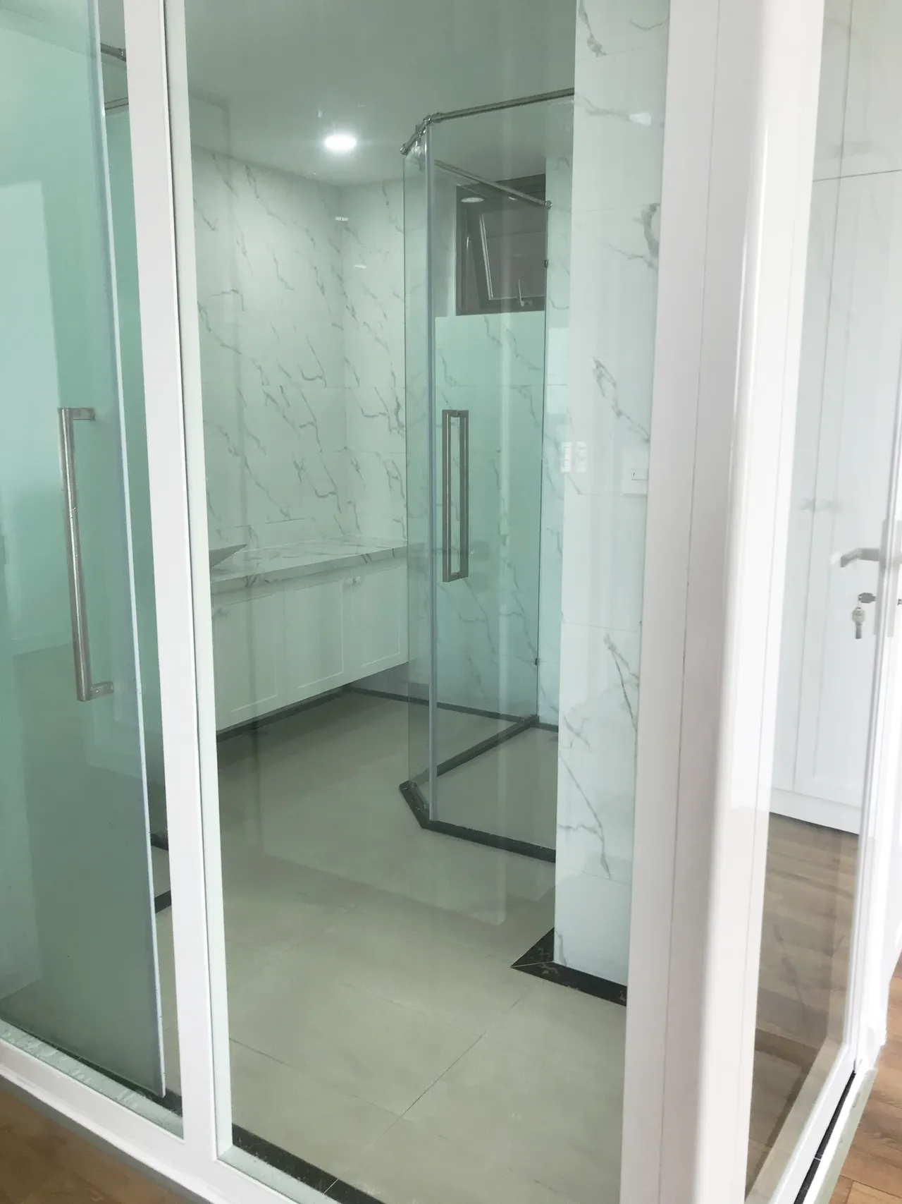 Hoàn thiện nội thất phòng tắm, nhà vệ sinh Căn hộ Masteri Bến Vân Đồn phong cách Tân cổ điển Neo Classic