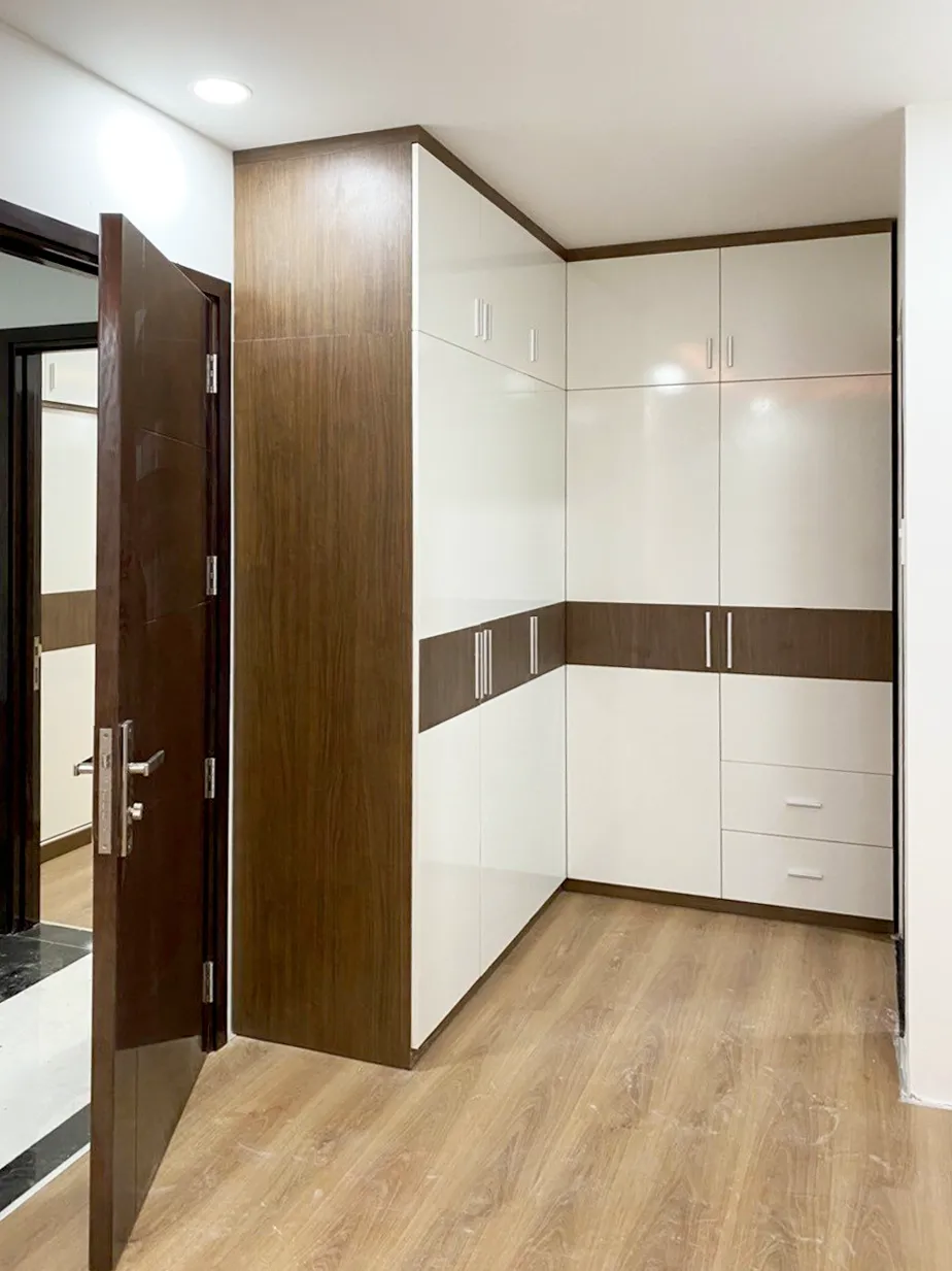 Hoàn thiện nội thất phòng thay đồ Nhà phố Thủ Đức phong cách Hiện đại Modern