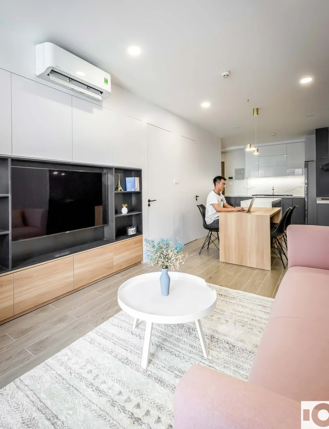 Hoàn thiện nội thất phòng khách Căn hộ B06 Saigon South Residences phong cách Tối giản Minimalist