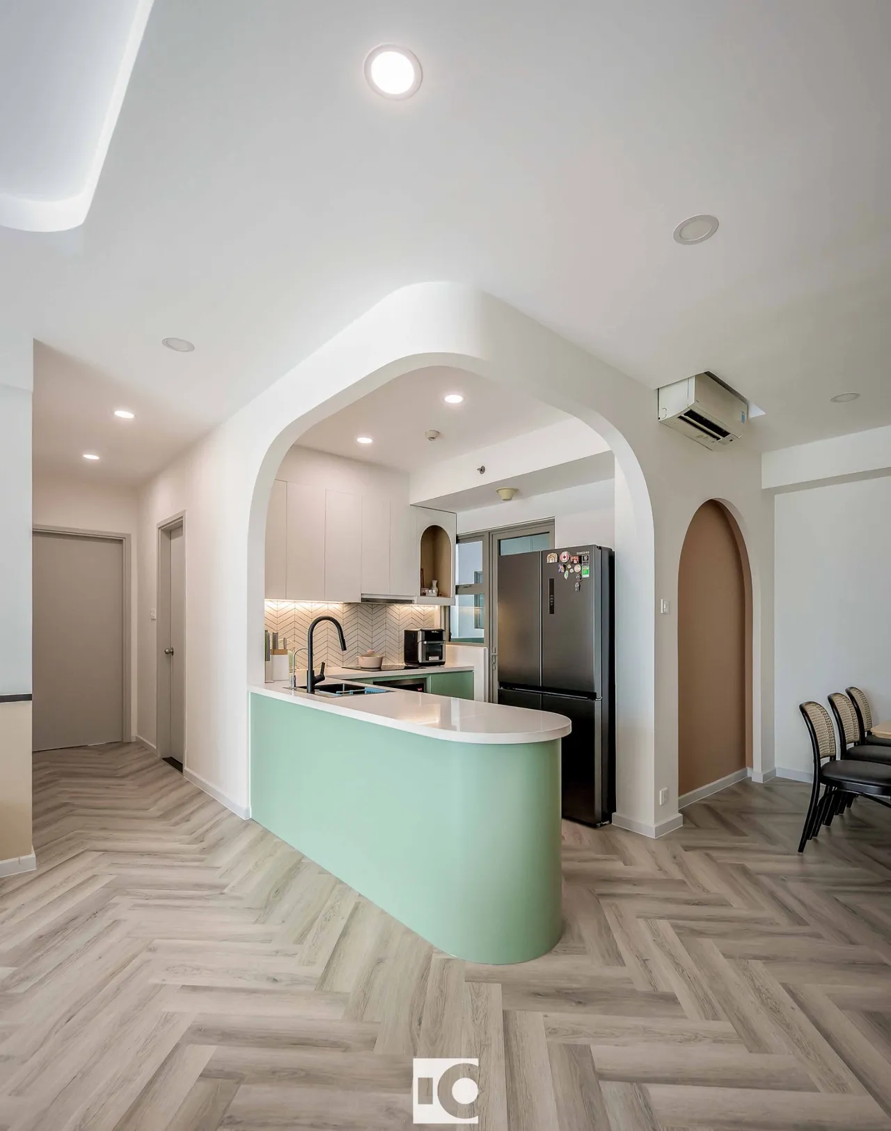 Hoàn thiện nội thất nhà bếp Căn hộ The Riviera Point Quận 7 phong cách Tối giản Minimalist, phong cách Color Block