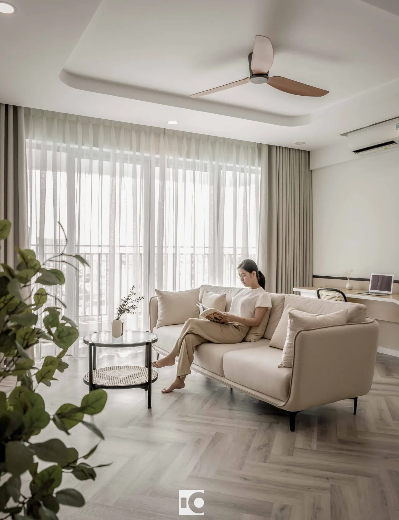 Hoàn thiện nội thất phòng khách Căn hộ The Riviera Point Quận 7 phong cách Tối giản Minimalist