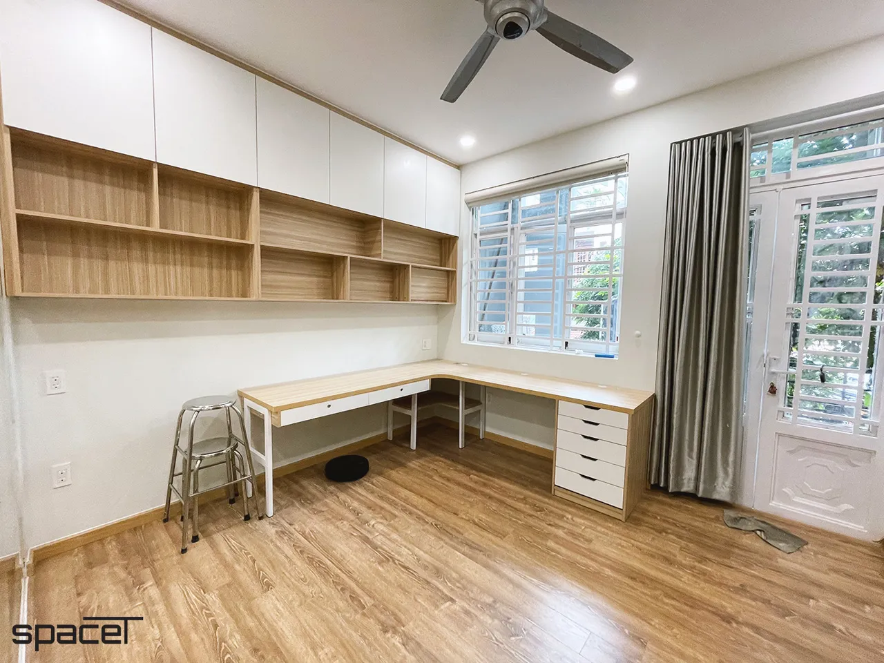 Hoàn thiện nội thất khu vực làm việc trong phòng ngủ nhà phố Tân Phú phong cách Bắc Âu Scandinavian