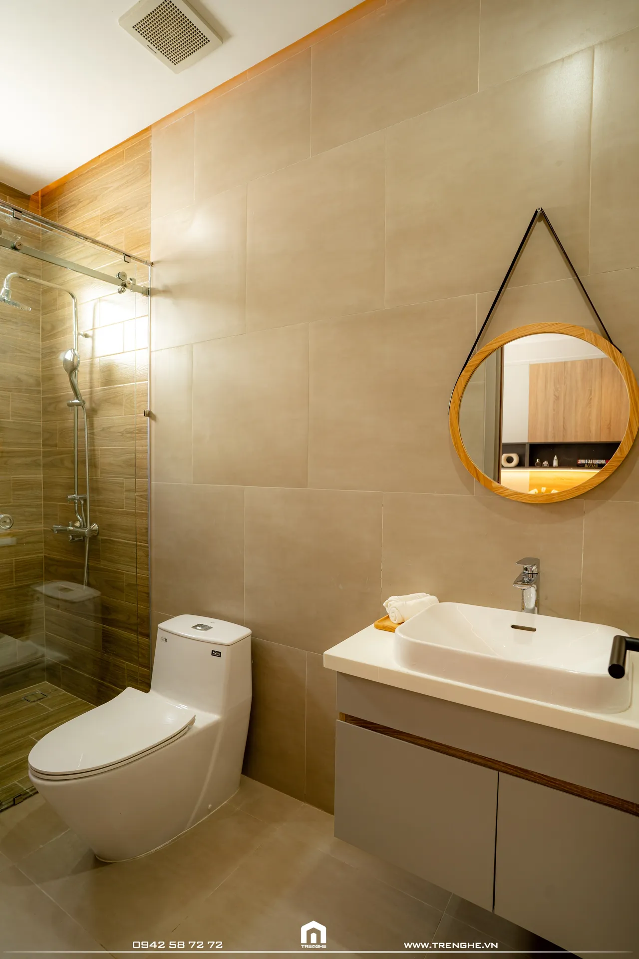 Hoàn thiện nội thất phòng tắm trong phòng ngủ Nhà phố Bà Rịa 400m2 phong cách Hiện đại Modern