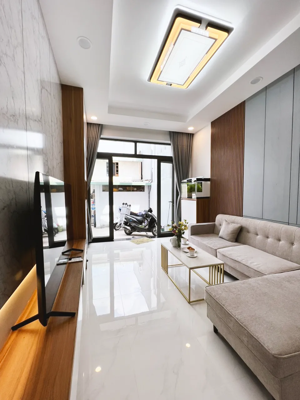 Hoàn thiện nội thất phòng khách Nhà phố Phú Nhuận 400m2 phong cách hiện đại Modern