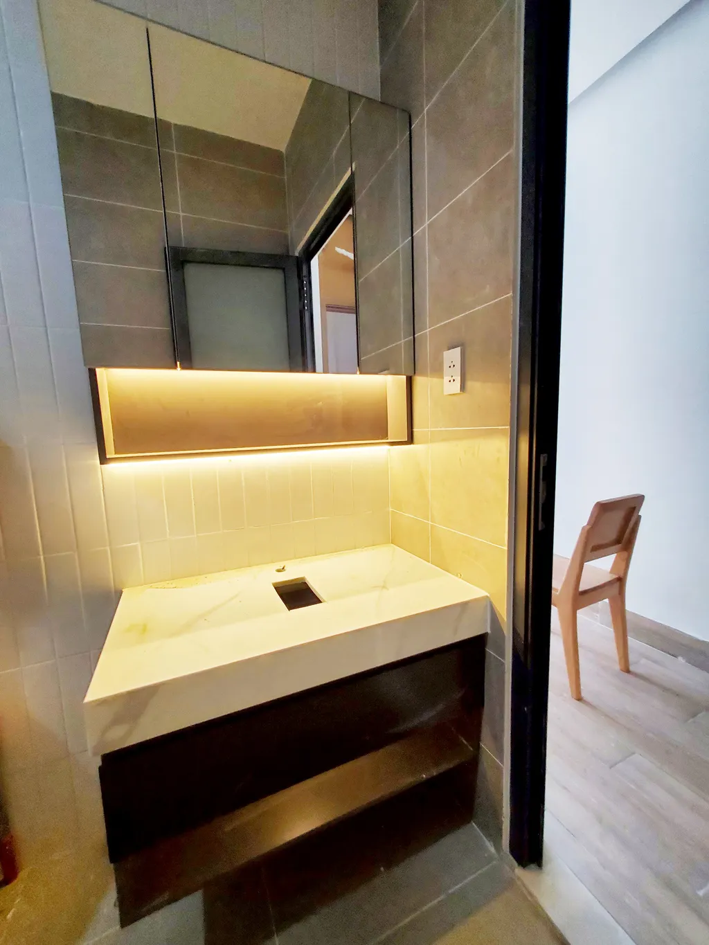 Hoàn thiện nội thất phòng tắm, nhà vệ sinh Nhà phố tại Thủ Đức phong cách hiện đại Modern