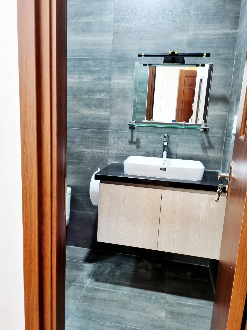 Hoàn thiện nội thất phòng tắm, nhà vệ sinh nhà phố Vĩnh Viễn Quận 10 mang phong cách Modern Hiện đại