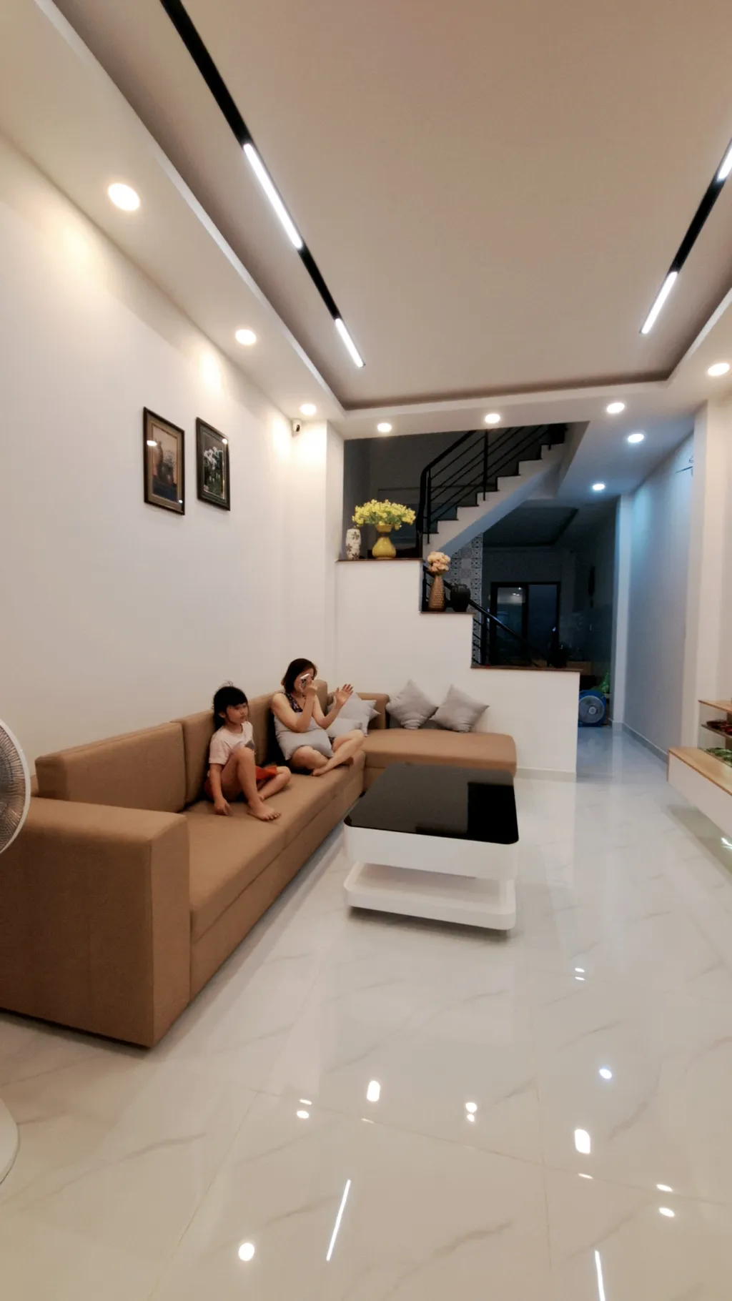 Cải tạo và hoàn thiện nội thất phòng khách nhà phố Tân Phú phong cách Modern hiện đại
