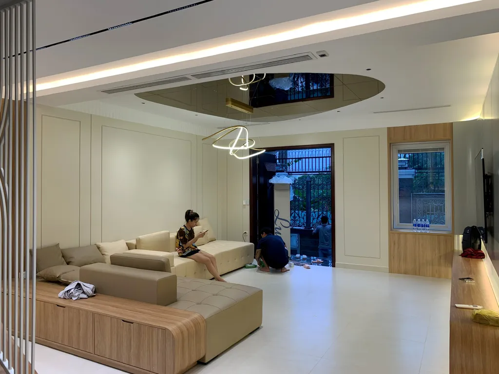Hoàn thiện nội thất phòng khách Biệt thự Bình Chánh mang phong cách Modern hiện đại