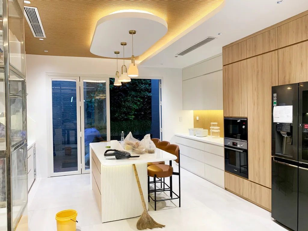 Hoàn thiện nội thất phòng bếp Biệt thự Bình Chánh mang phong cách Modern hiện đại
