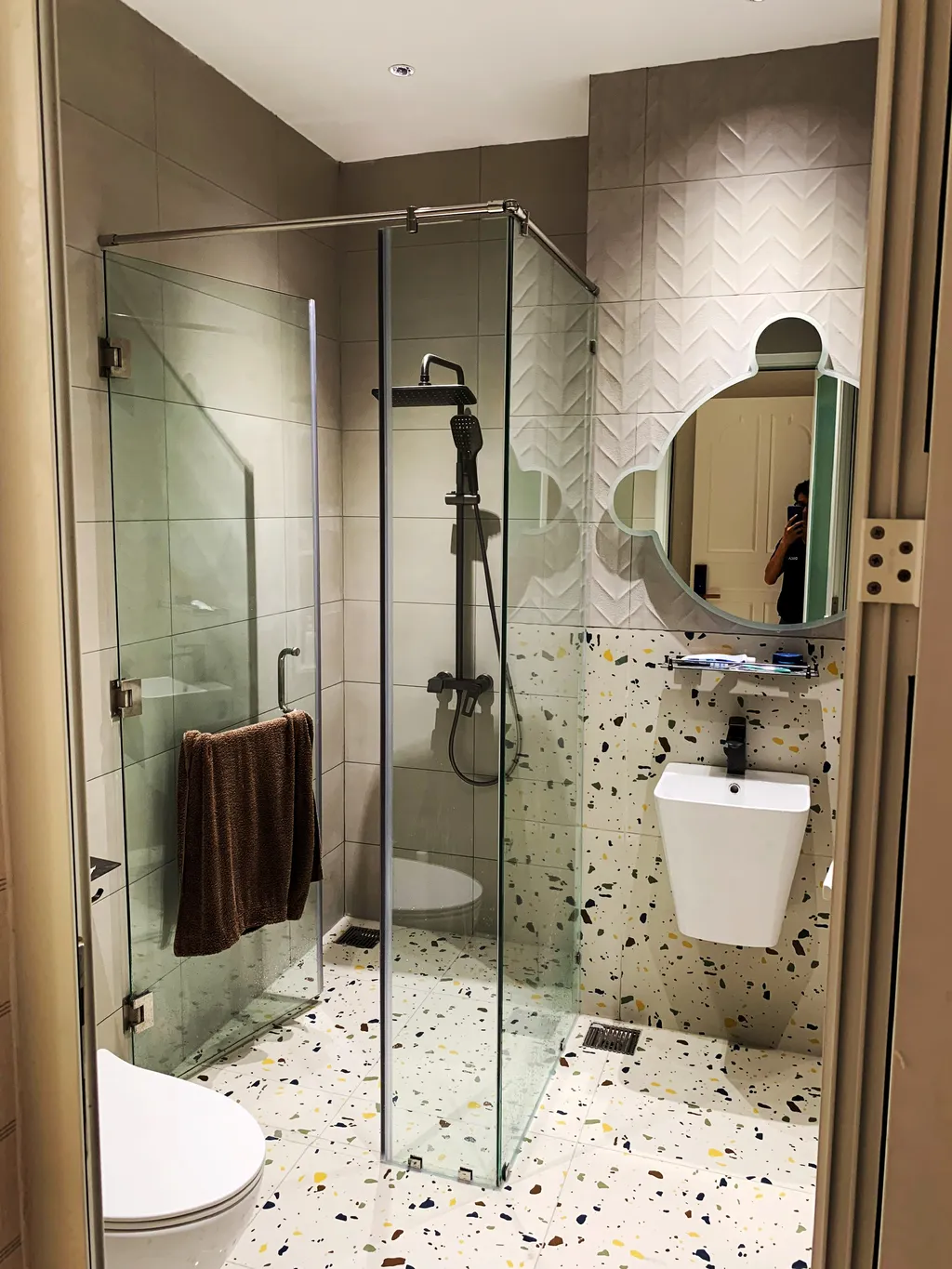 Hoàn thiện nội thất phòng tắm, nhà vệ sinh Biệt thự Bình Chánh mang phong cách Modern hiện đại