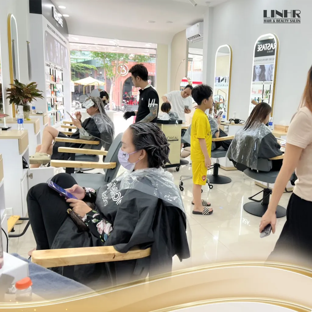 Công trình hoàn thiện nội thất Công trình Salon Linh R Quận 3 theo phong cách Modern