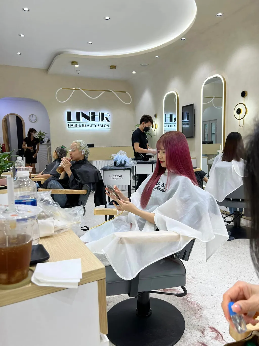 Công trình hoàn thiện nội thất Công trình Salon Linh R Quận 3 theo phong cách Modern