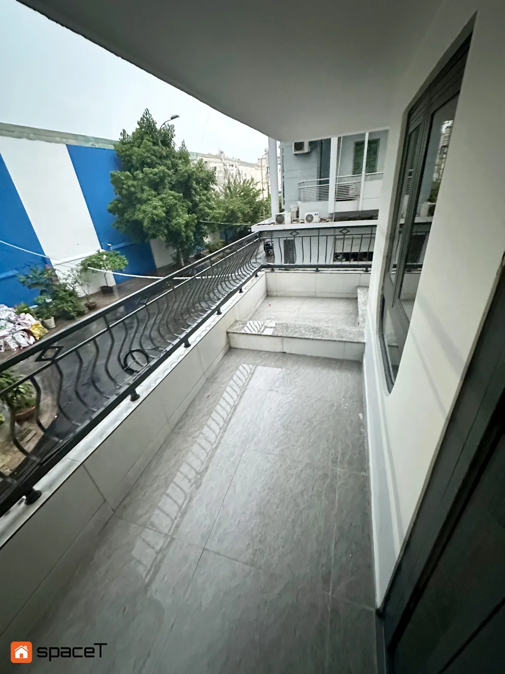 Hoàn thiện ban công Nhà phố Hồ Văn Huê, Q. Phú Nhuận - Phong cách Minimalist