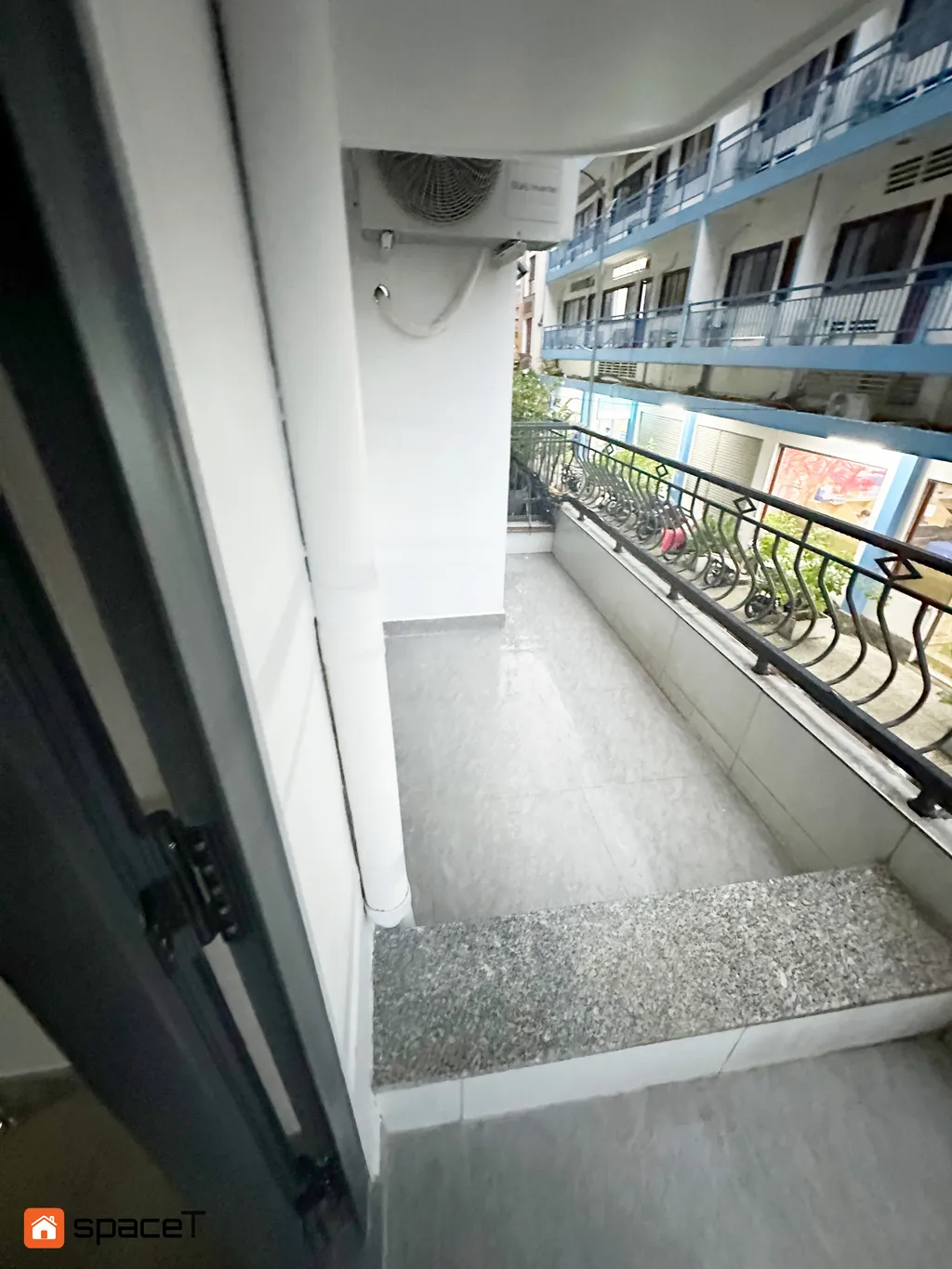 Hoàn thiện ban công Nhà phố Hồ Văn Huê, Q. Phú Nhuận - Phong cách Minimalist