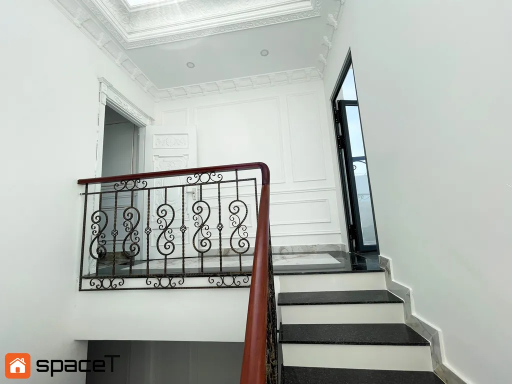 Hoàn thiện cầu thang Nhà phố Thủ Đức - Phong cách Neo Classic