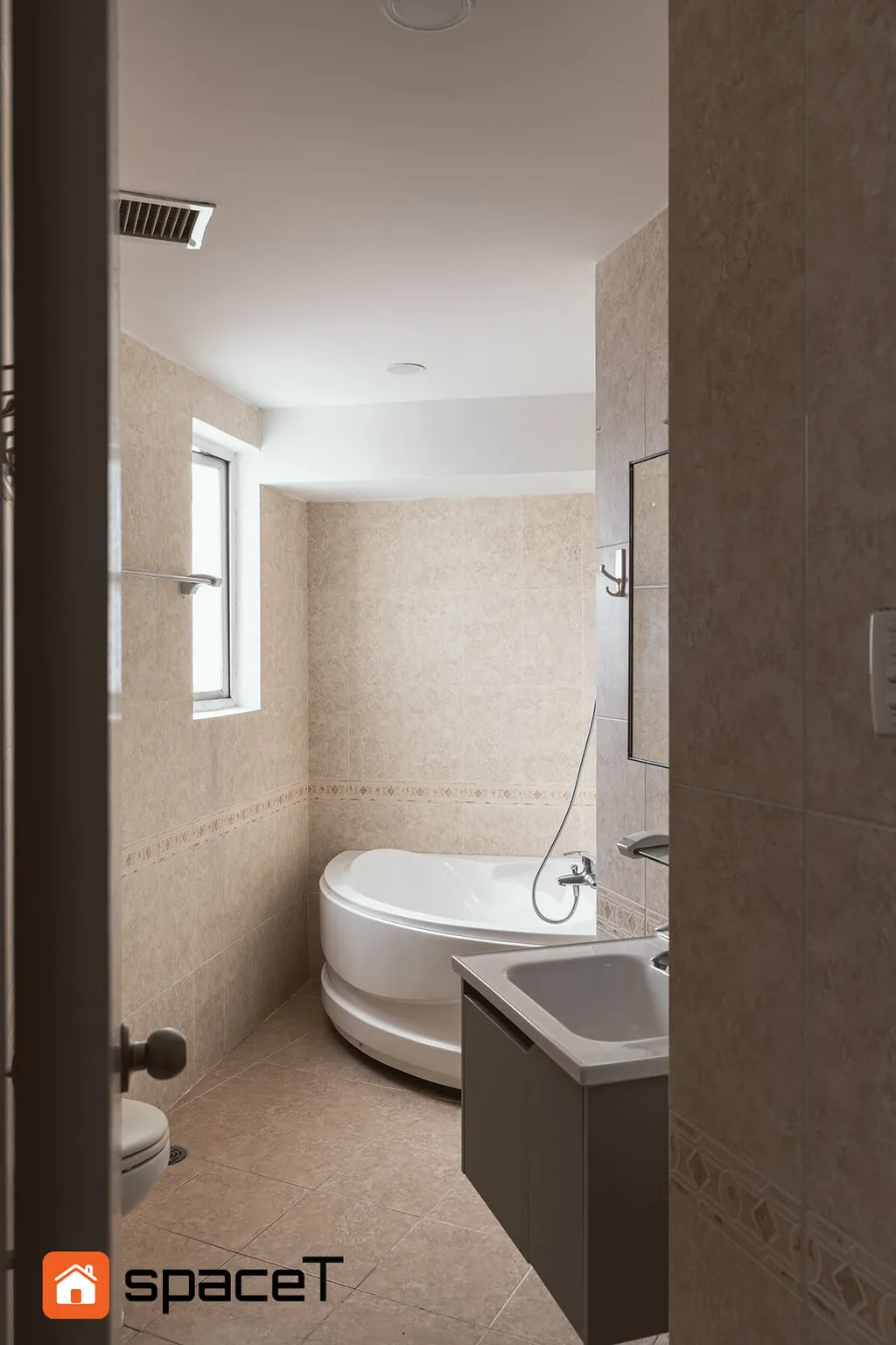 Nội thất phòng tắm, nhà vệ sinh căn hộ Hùng Vương Plaza Quận 5 phong cách Modern hiện đại