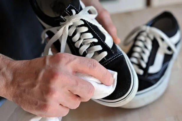 Top 9 cách vệ sinh giày đơn giản hiệu quả nhất 2023