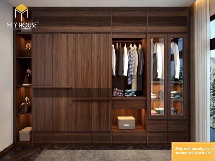 Tủ quần áo gỗ tự nhiên được thiết kế với cửa kính