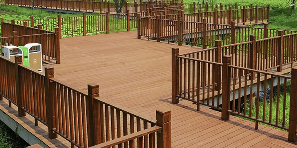 Bài trí sàn gỗ ở công viên làm tăng thêm nét xanh, sạch