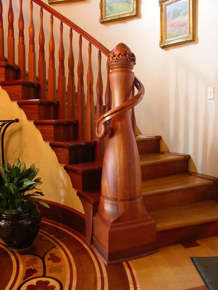 Cầu thang gỗ đẹp phong cách cổ điển được lược giản về mặt thiết kế