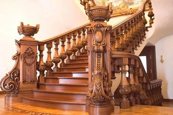 Cầu thang gỗ đẹp phong cách cổ điển với hoa văn cầu kỳ mang đẳng cấp sang trọng