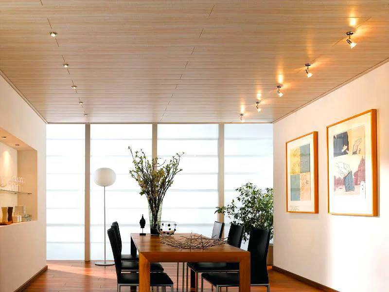 Điều quan trọng là bạn nên lựa chọn mẫu trần nhựa giả gỗ phù hợp với phong cách thiết kế nội thất và không gian sử dụng của bạn.