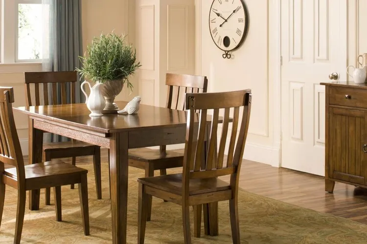 Gỗ hương xám làm bàn ăn đơn giản cho những căn hộ thích sự đơn giản và hiện đại.