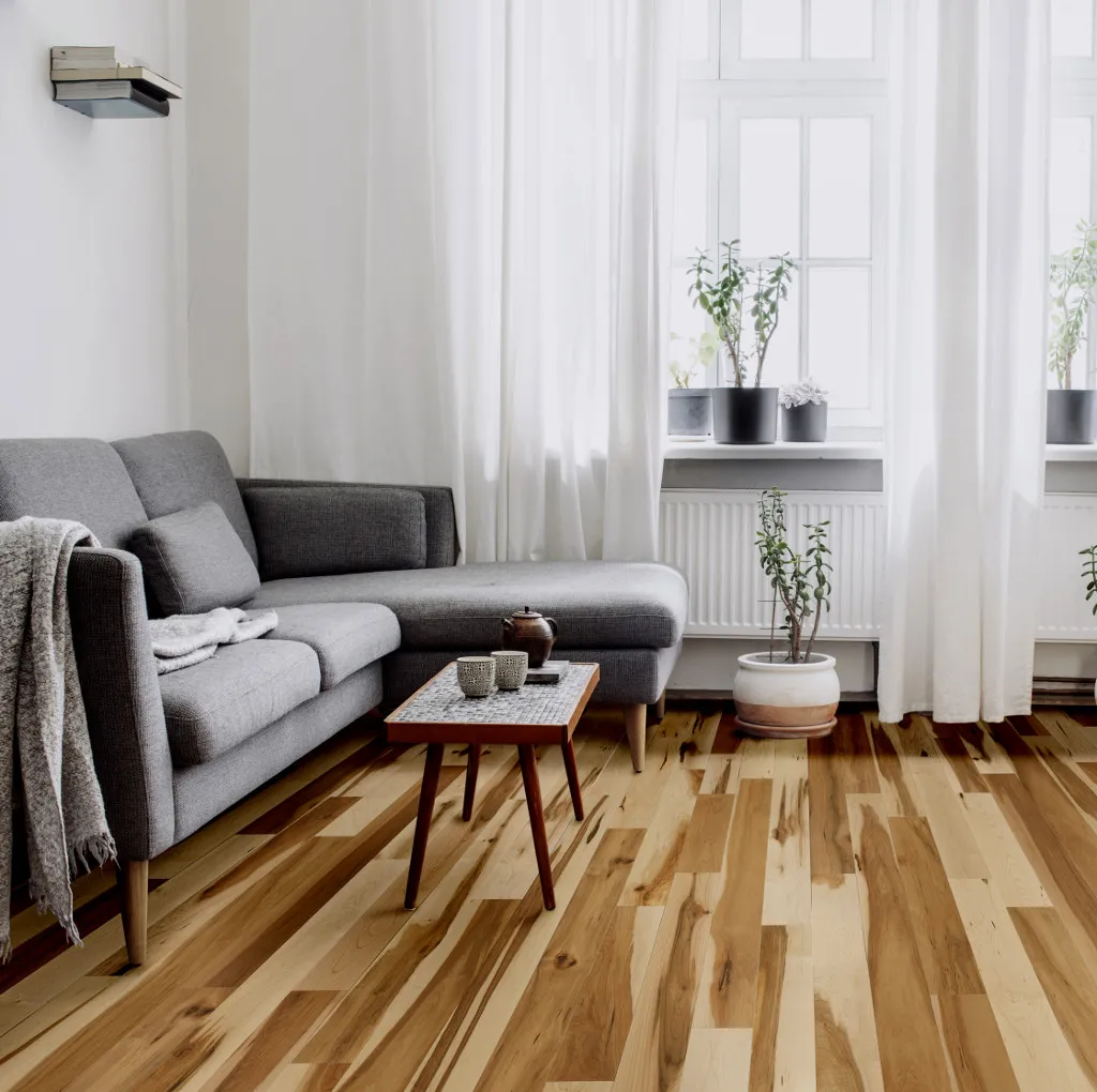 Kiểu sàn gỗ thô mộc tự nhiên và cá tính cho phòng khách