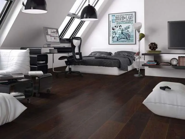 Lát sàn gỗ màu tối cho phòng ngủ cũng là một ý tưởng hay bạn có thể áp dụng
