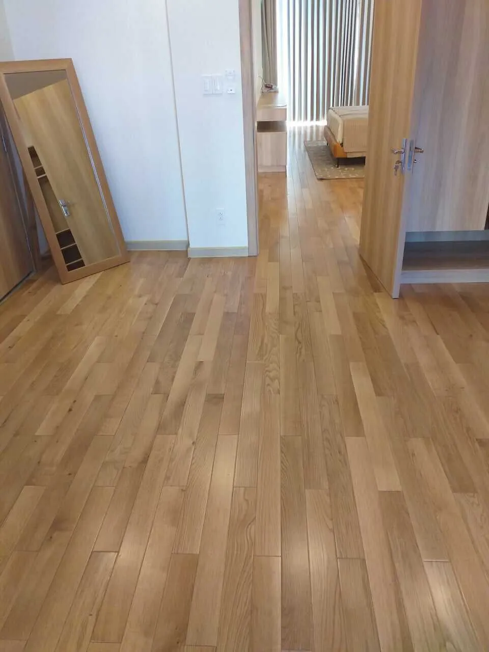 Mẫu sàn gỗ tone màu sáng thích hợp cho căn hộ phong cách hiện đại
