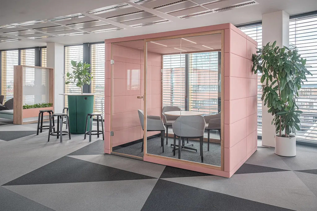 Mẫu thiết kế phòng họp văn phòng hình hộp nhỏ gọn, độc đáo
