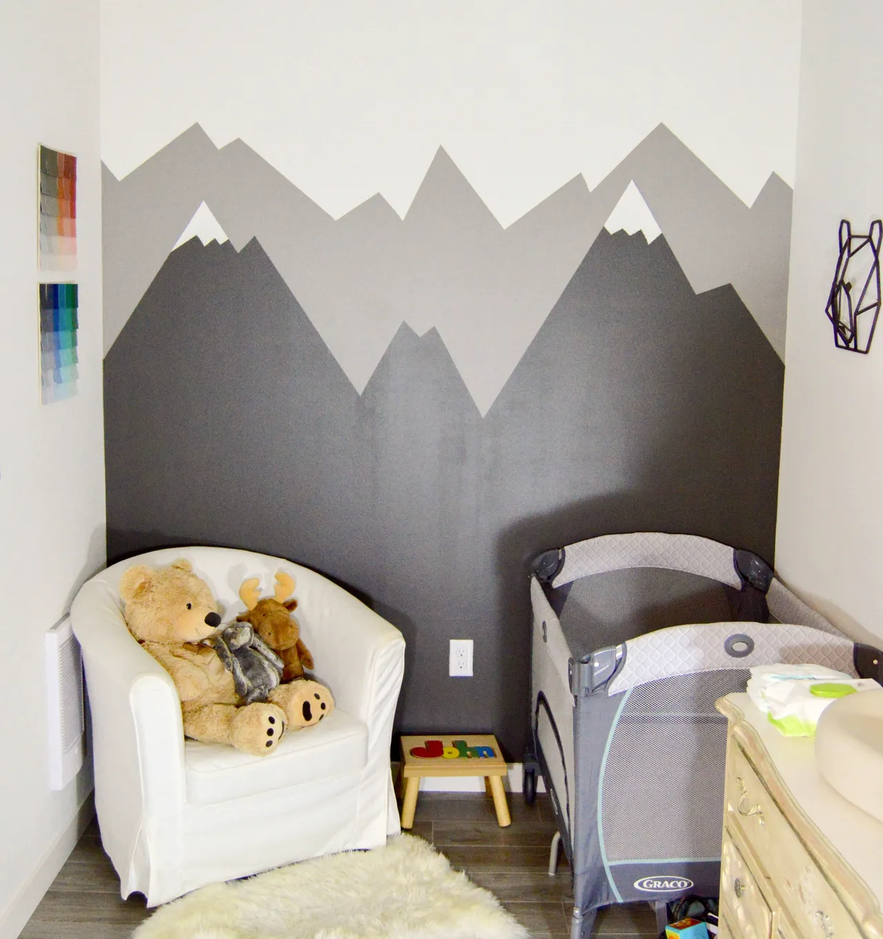 Mẫu tranh vẽ tường đơn giản cho phòng ngủ của trẻ sơ sinh