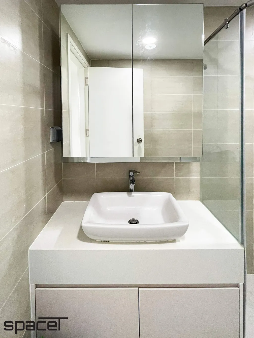 Nội thất tại khu vực phòng tắm - nhà vệ sinh của căn hộ chung cư
