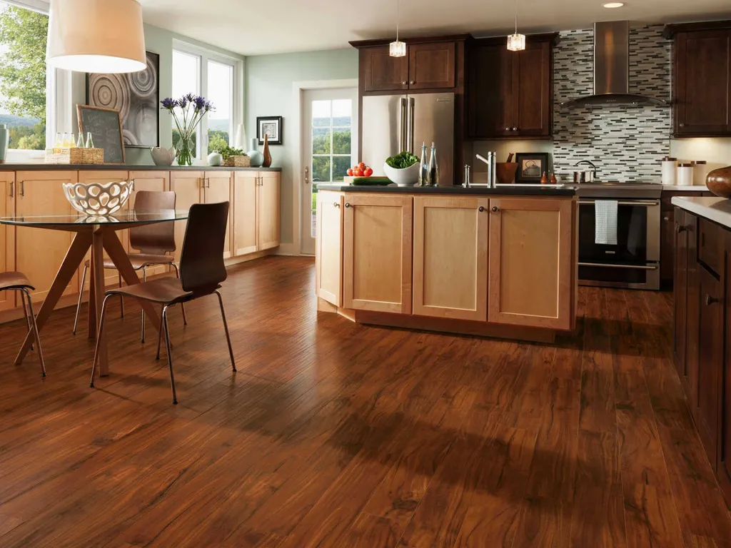 Sàn gỗ công nghiệp giá thành thấp hơn, độ bền cũng ổn nên được xem là giải pháp thay thế cho sàn gỗ tự nhiên