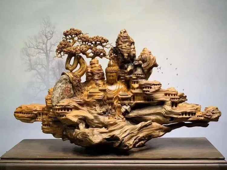 Tác phẩm tượng Phật trang trí được chạm trổ kỳ công từ gỗ lũa
