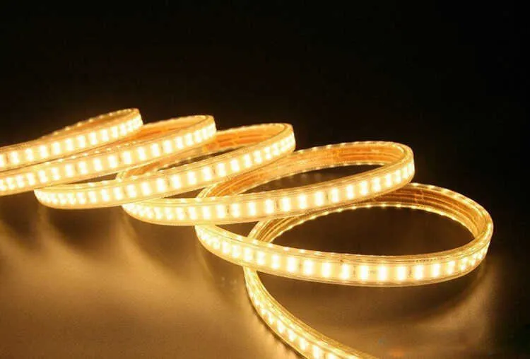 Đèn LED dây có khả năng lắp đặt linh hoạt, phù hợp với nhiều loại trần nhà khác nhau.