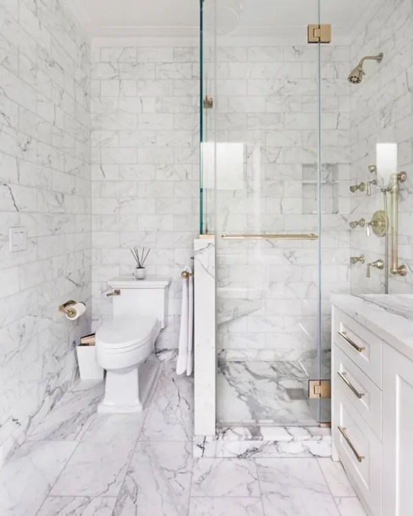 Thiết kế phòng tắm nhỏ 4m2 với tone màu trắng sẽ làm cho căn phòng có cảm giác rộng rãi hơn