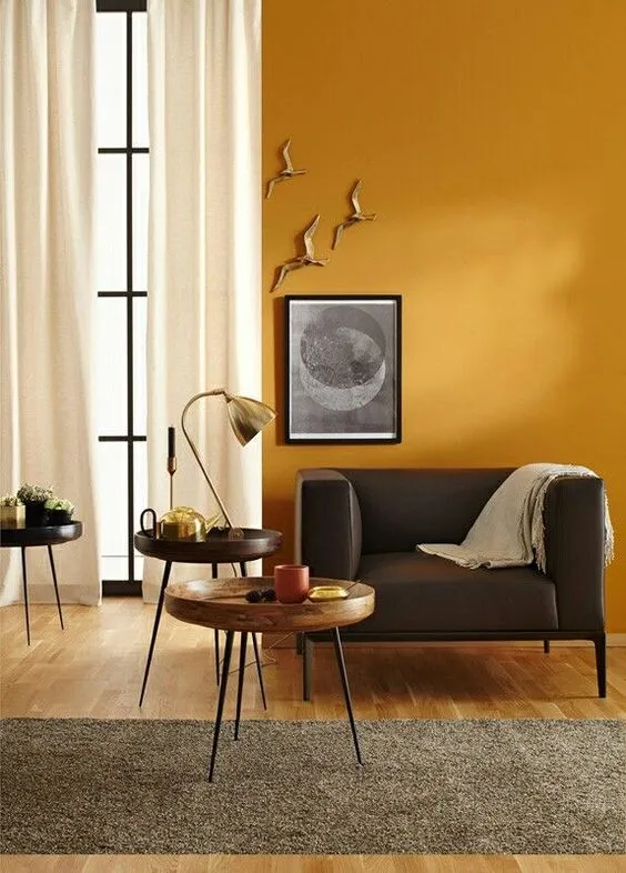 Sơn tường nội thất màu vàng mang đến không khí cổ điển thanh lịch cho không gian