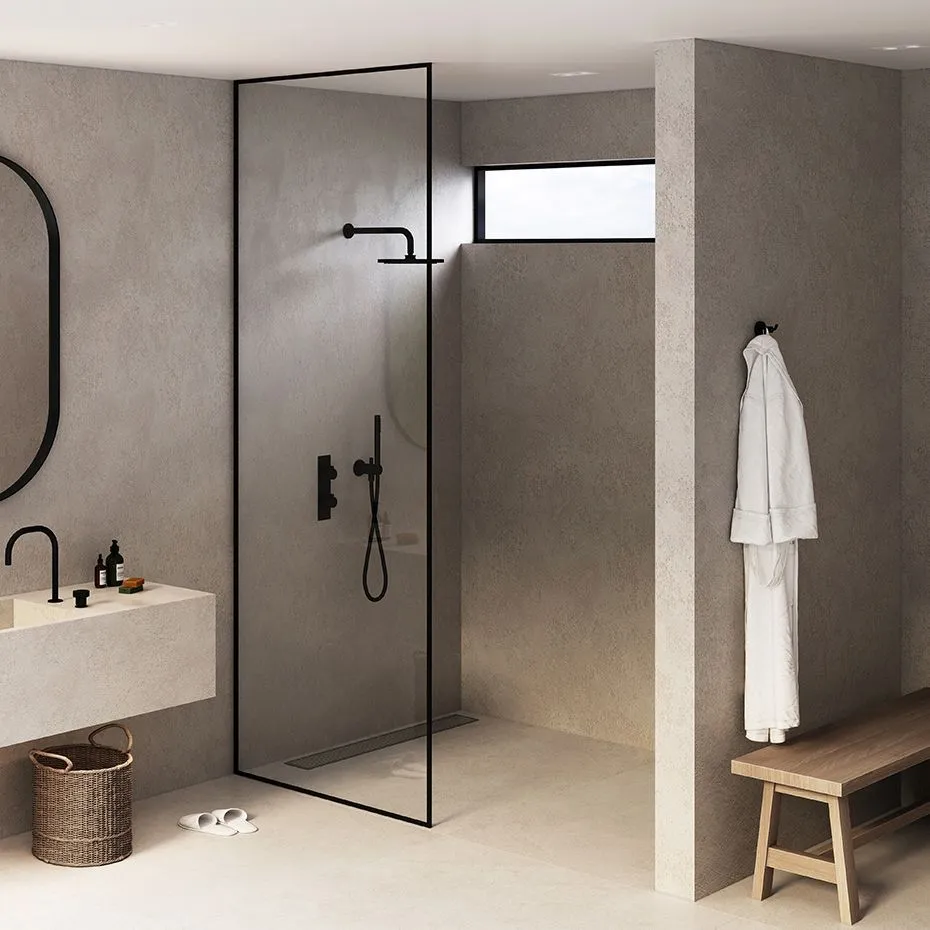 Vách kính cường lực tinh gọn tạo không gian thoải mái, thích hợp cho nhiều diện tích phòng tắm.