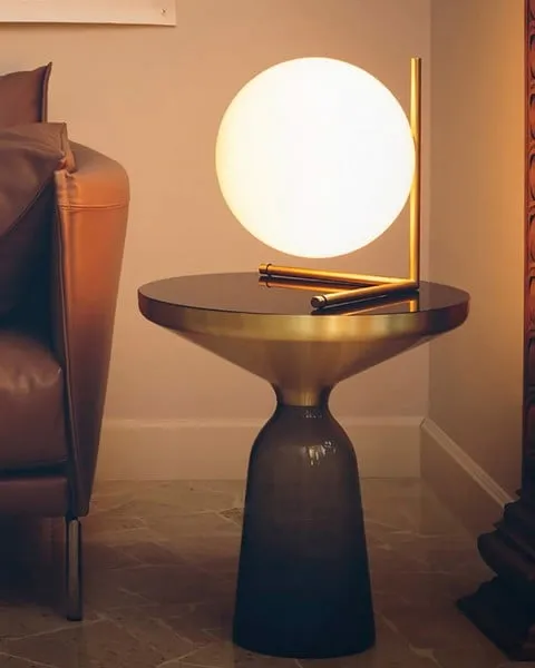 Đèn bàn đơn giản ấn tượng