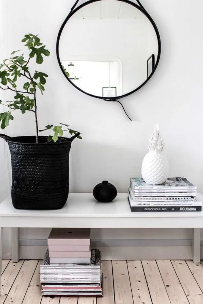 Gương soi kiểu tròn đem đến sự trang nhã cho không gian nhà